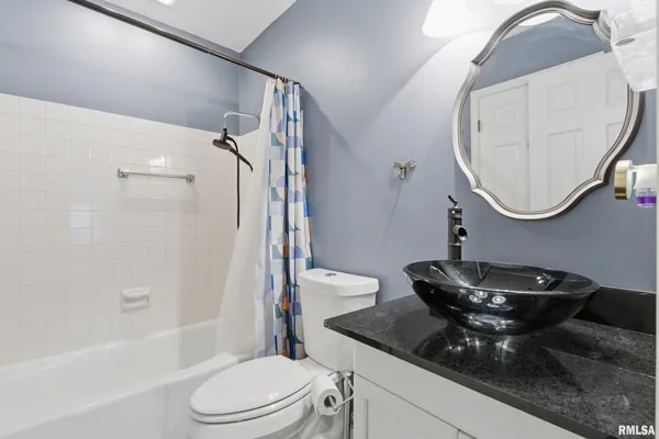 $110,000 | 50 Arlington Drive, Macomb, IL 61455