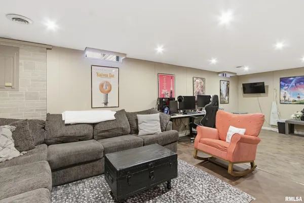 $110,000 | 50 Arlington Drive, Macomb, IL 61455