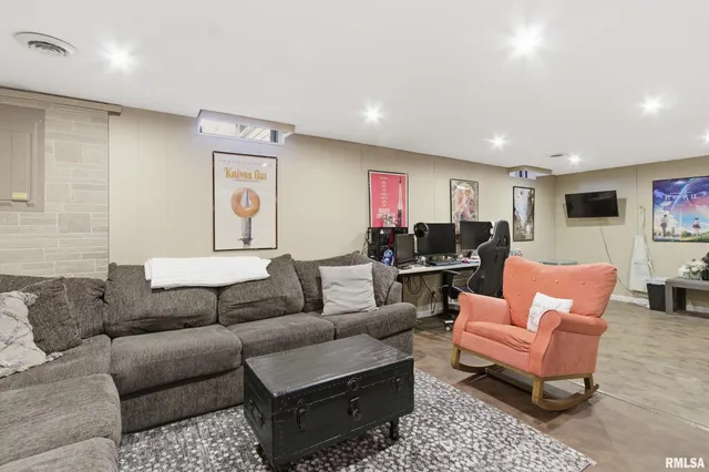 $110,000 | 50 Arlington Drive, Macomb, IL 61455