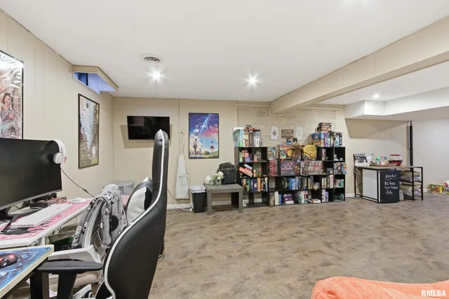 $110,000 | 50 Arlington Drive, Macomb, IL 61455