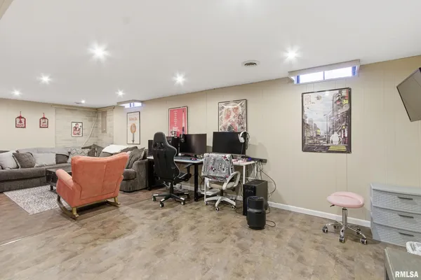 $110,000 | 50 Arlington Drive, Macomb, IL 61455