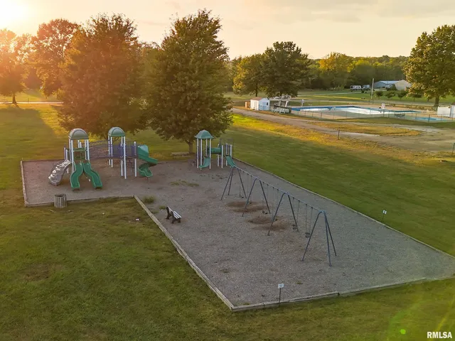 $110,000 | 50 Arlington Drive, Macomb, IL 61455