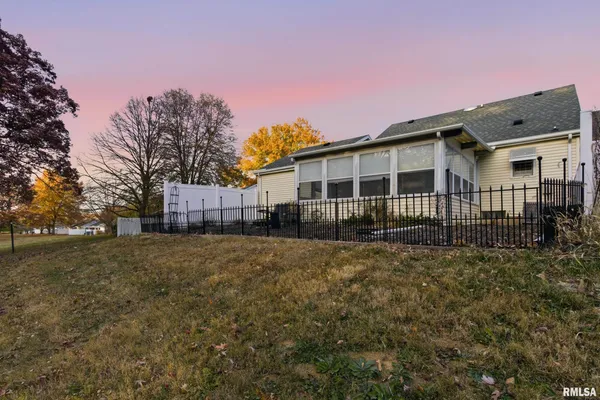 $110,000 | 50 Arlington Drive, Macomb, IL 61455