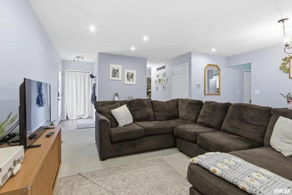 $110,000 | 50 Arlington Drive, Macomb, IL 61455