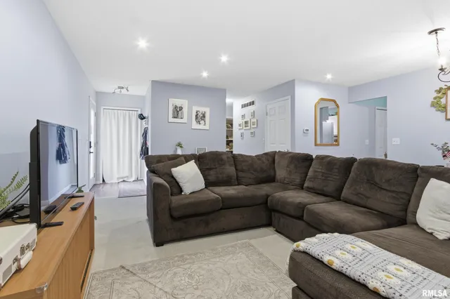 $110,000 | 50 Arlington Drive, Macomb, IL 61455