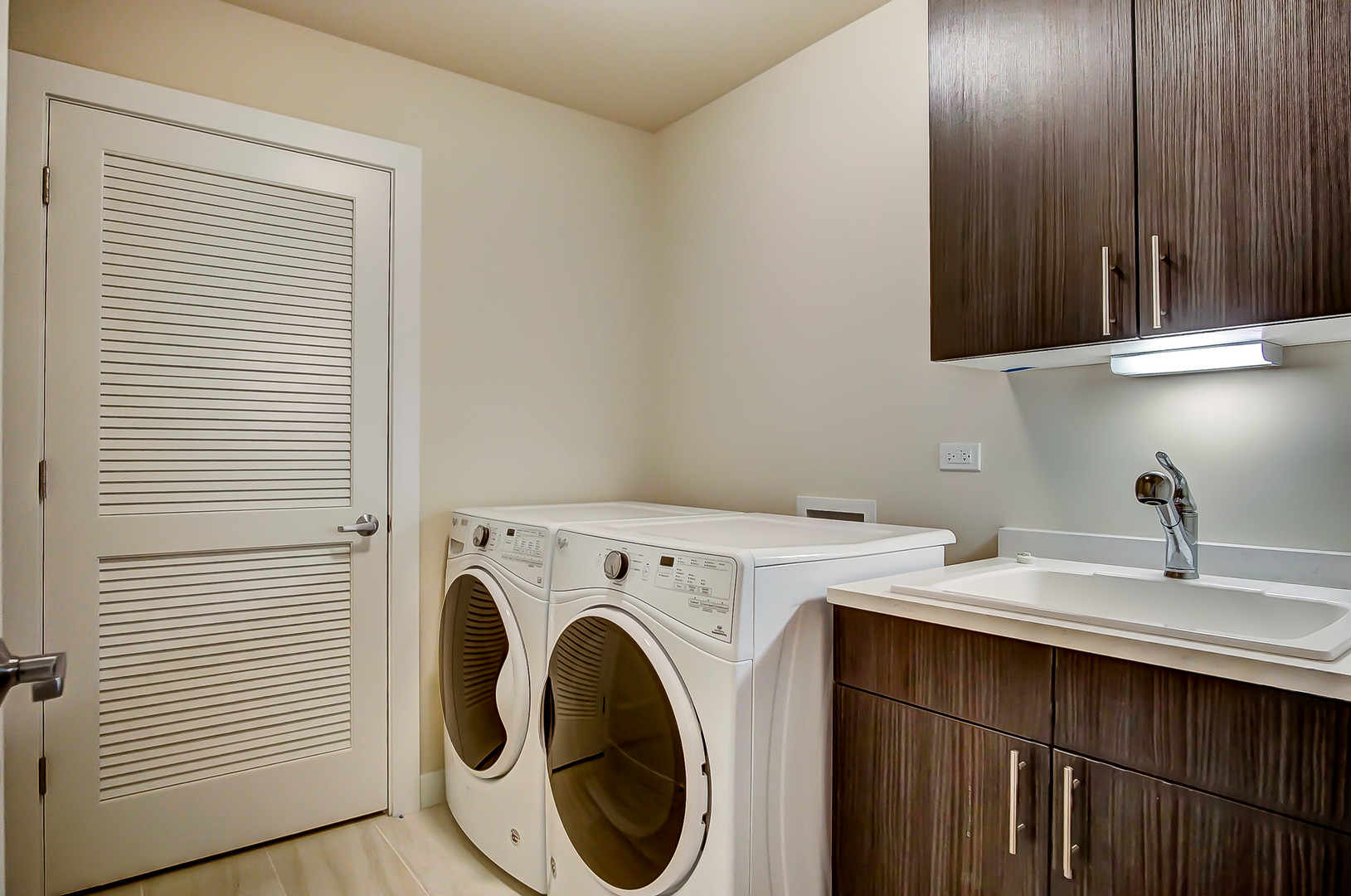 2532 West Addison Street, Unit 1W Chicago, IL 60618 - Photo 23 of 24 a utility room with dryer and washer
