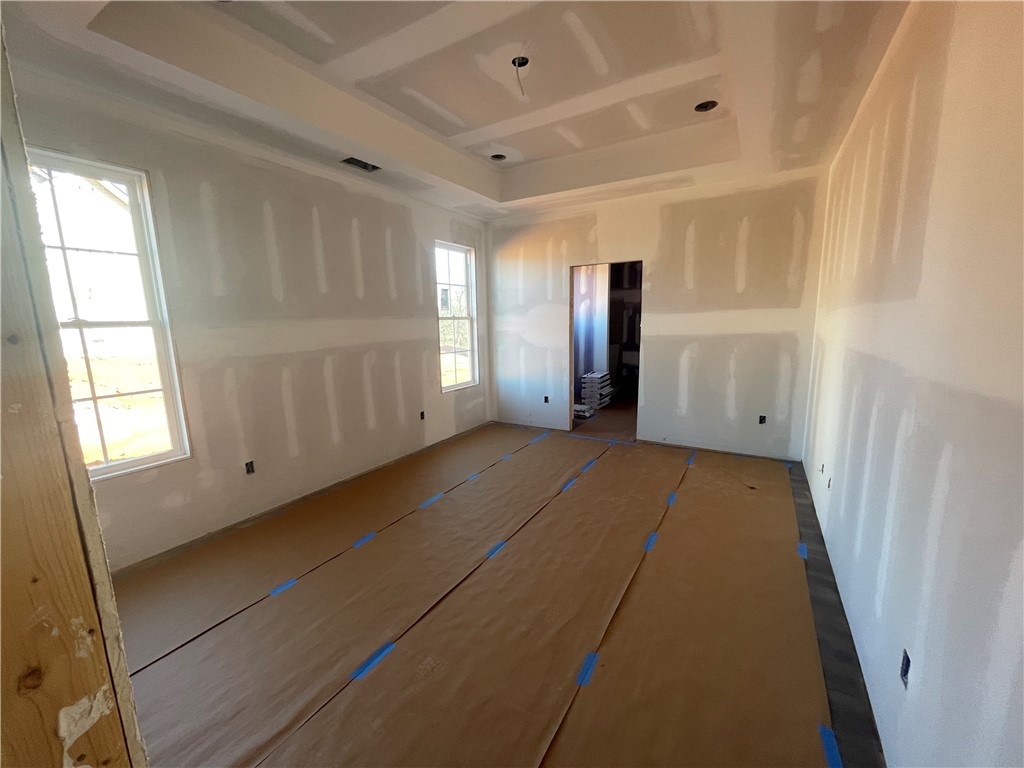 209 Nellie Road Walhalla, SC 29691 - Photo 8 of 36 Great room with vault and fireplace