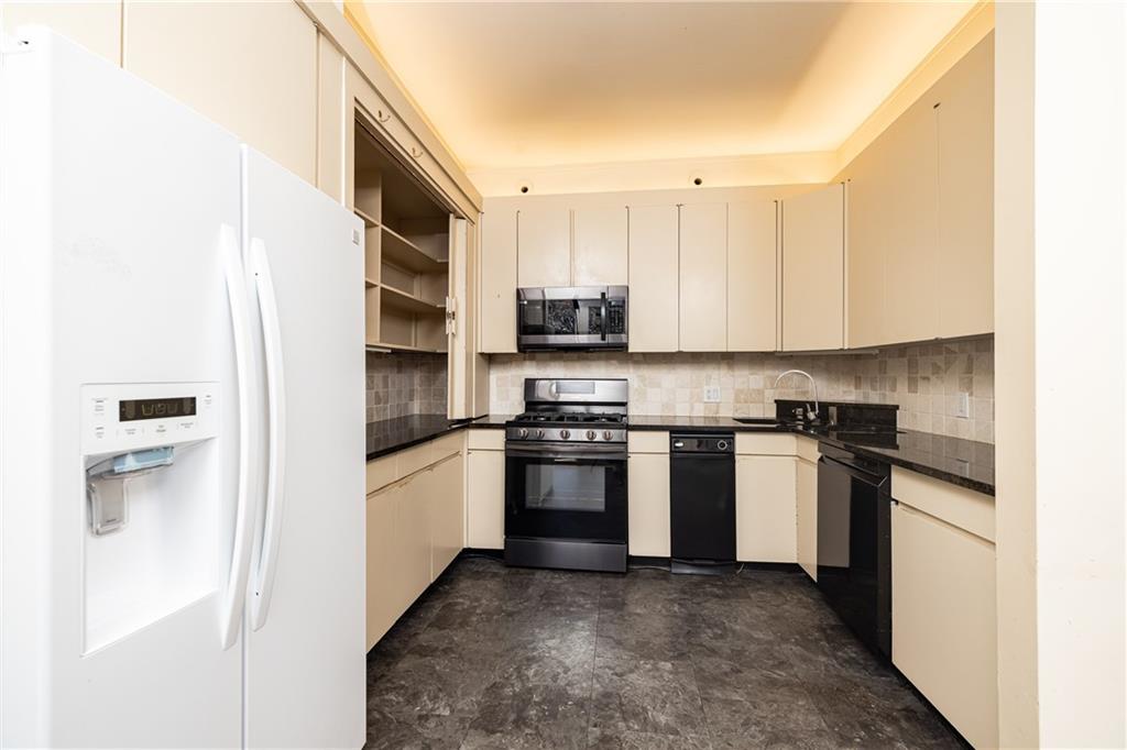 3248 Nancy Creek Road Northwest Atlanta, GA 30327 - Photo 21 of 44 a kitchen with stainless steel appliances granite countertop a stove and a refrigerator