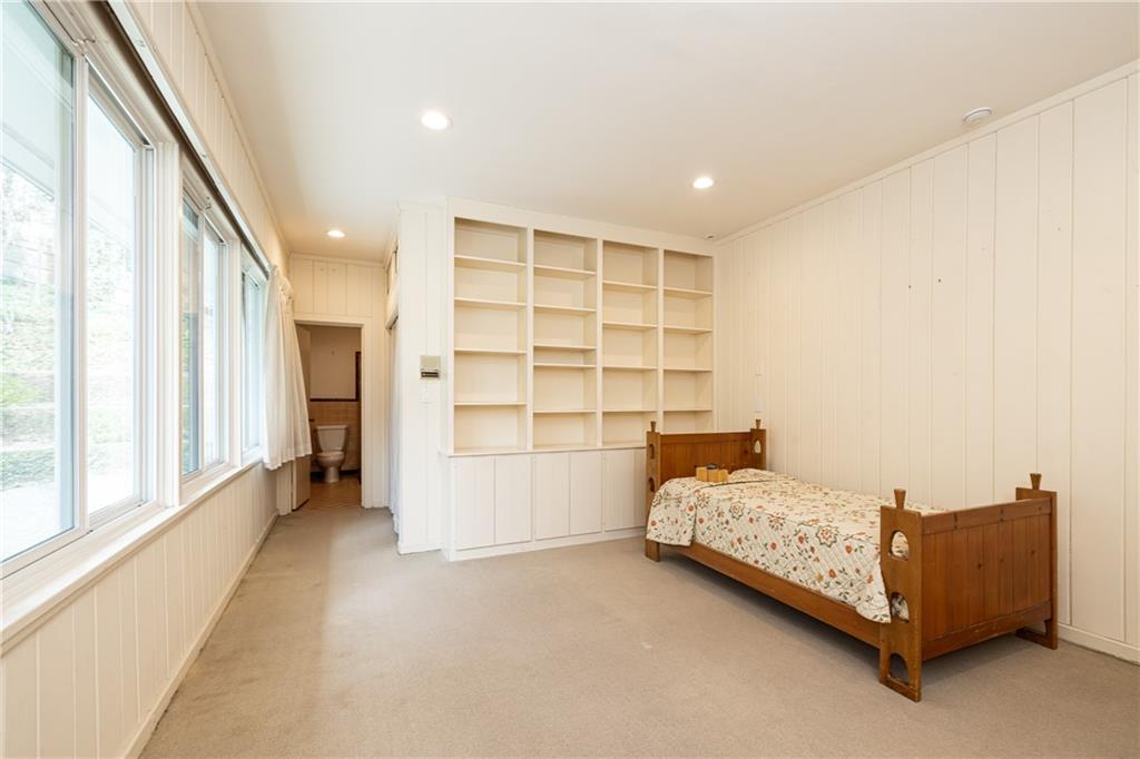 3248 Nancy Creek Road Northwest Atlanta, GA 30327 - Photo 29 of 44 a room with a bed and window