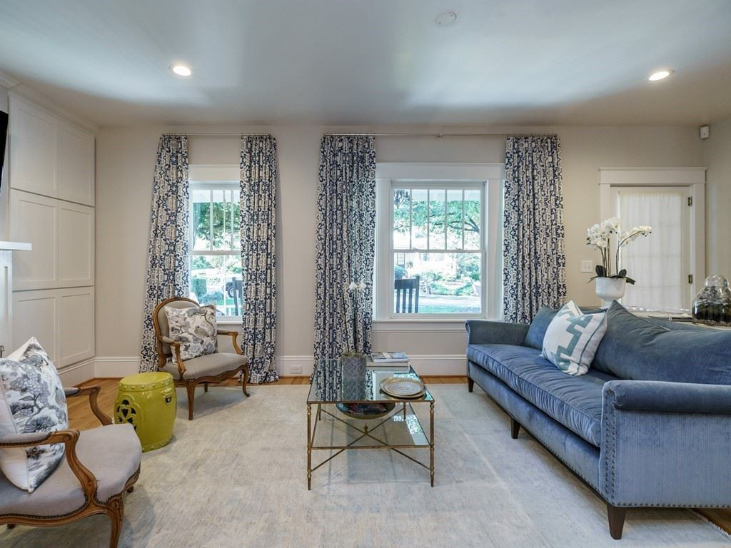 1912 Sunset Drive Raleigh, NC 27608 - Photo 4 of 30 Living Room