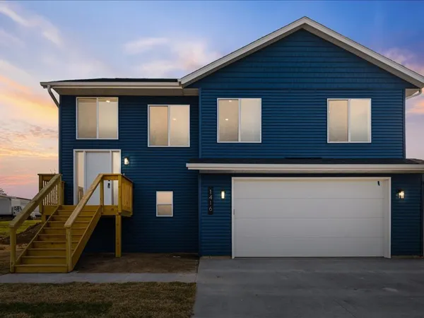 $325,000 | 1416 Duncan Drive, Muscatine, IA 52761