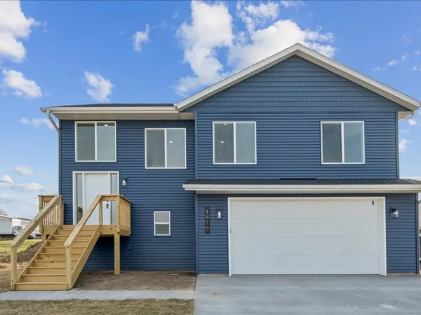 $325,000 | 1416 Duncan Drive, Muscatine, IA 52761