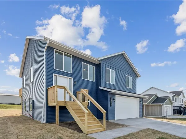 $325,000 | 1416 Duncan Drive, Muscatine, IA 52761