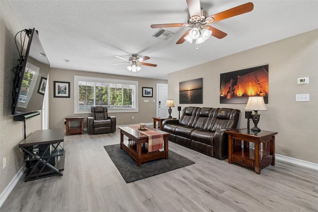 11426 Weldon Street Seffner, FL 33584 - Photo 5 of 28