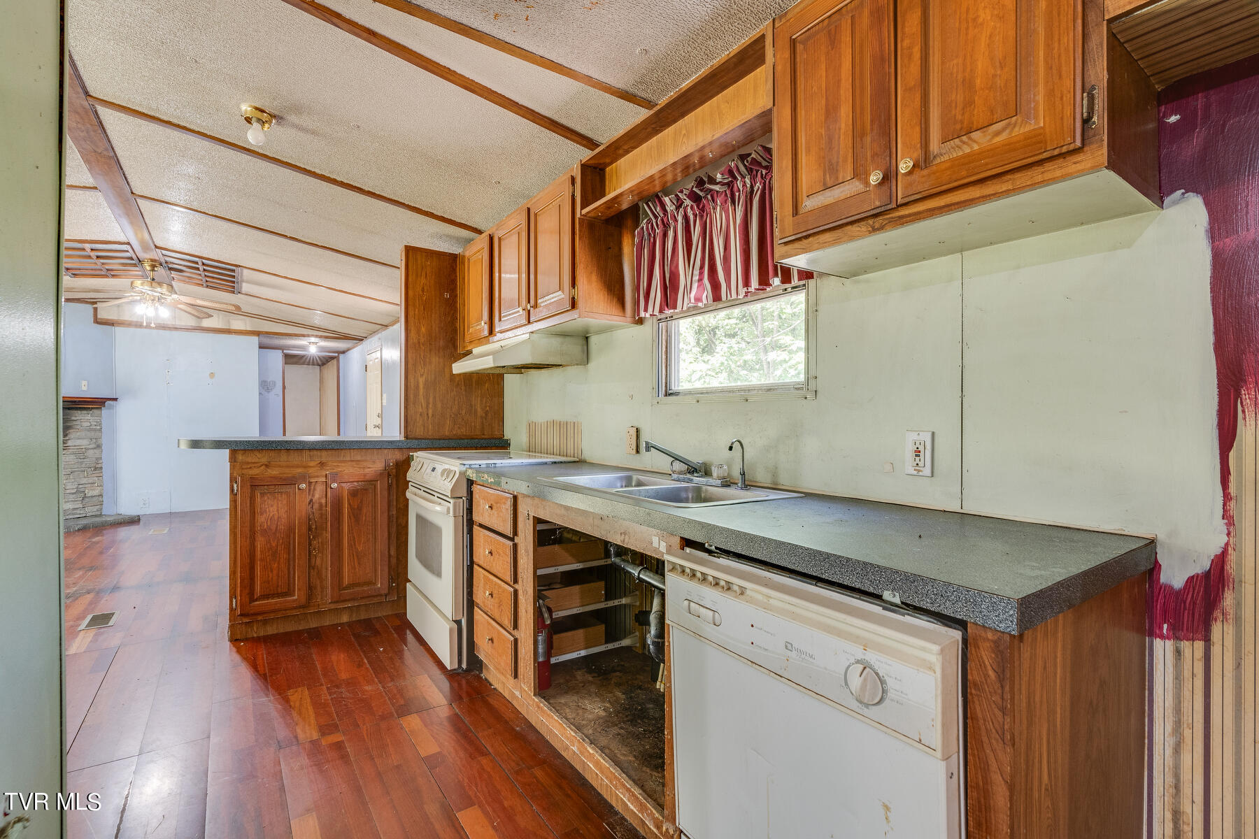 333 Jenkins Hollow Road Elizabethton, TN 37643 - Photo 13 of 31 Kitchen