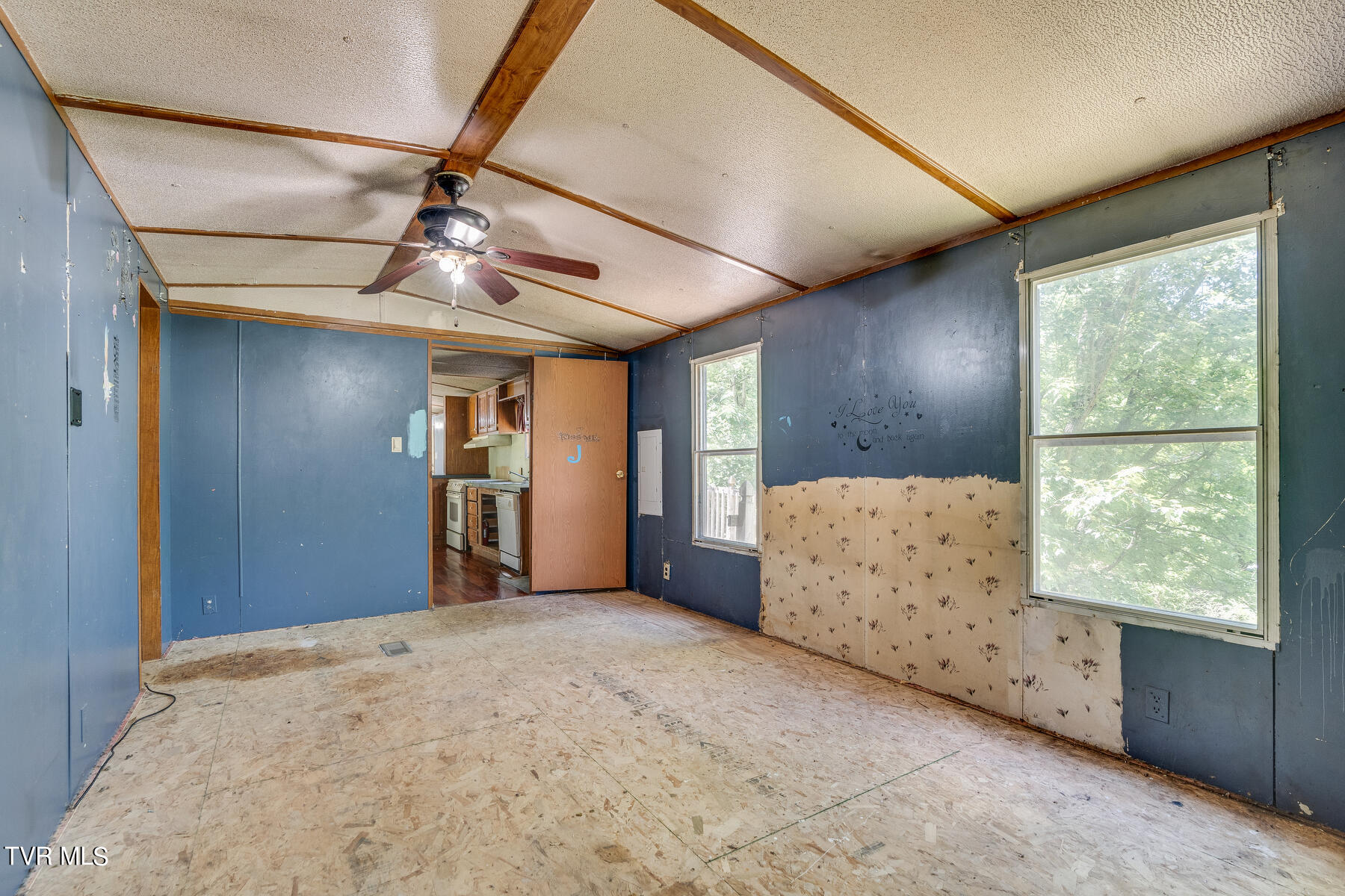 333 Jenkins Hollow Road Elizabethton, TN 37643 - Photo 17 of 31 Master Bedroom