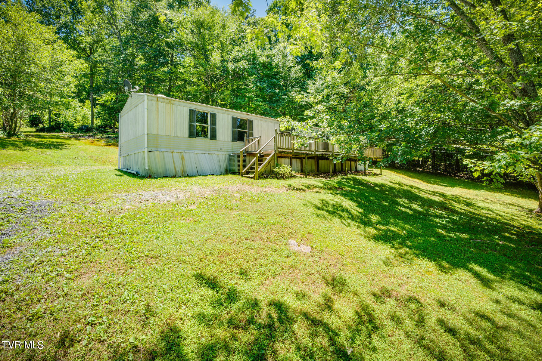 333 Jenkins Hollow Road Elizabethton, TN 37643 - Photo 7 of 31 Home Exterior