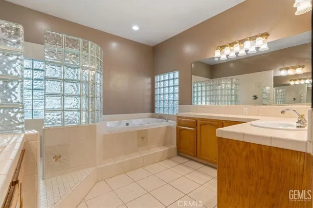 $565,000 | 1933 Kellie Marie Street, Bakersfield, CA 93314