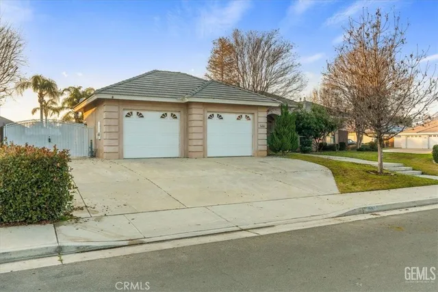 $565,000 | 1933 Kellie Marie Street, Bakersfield, CA 93314