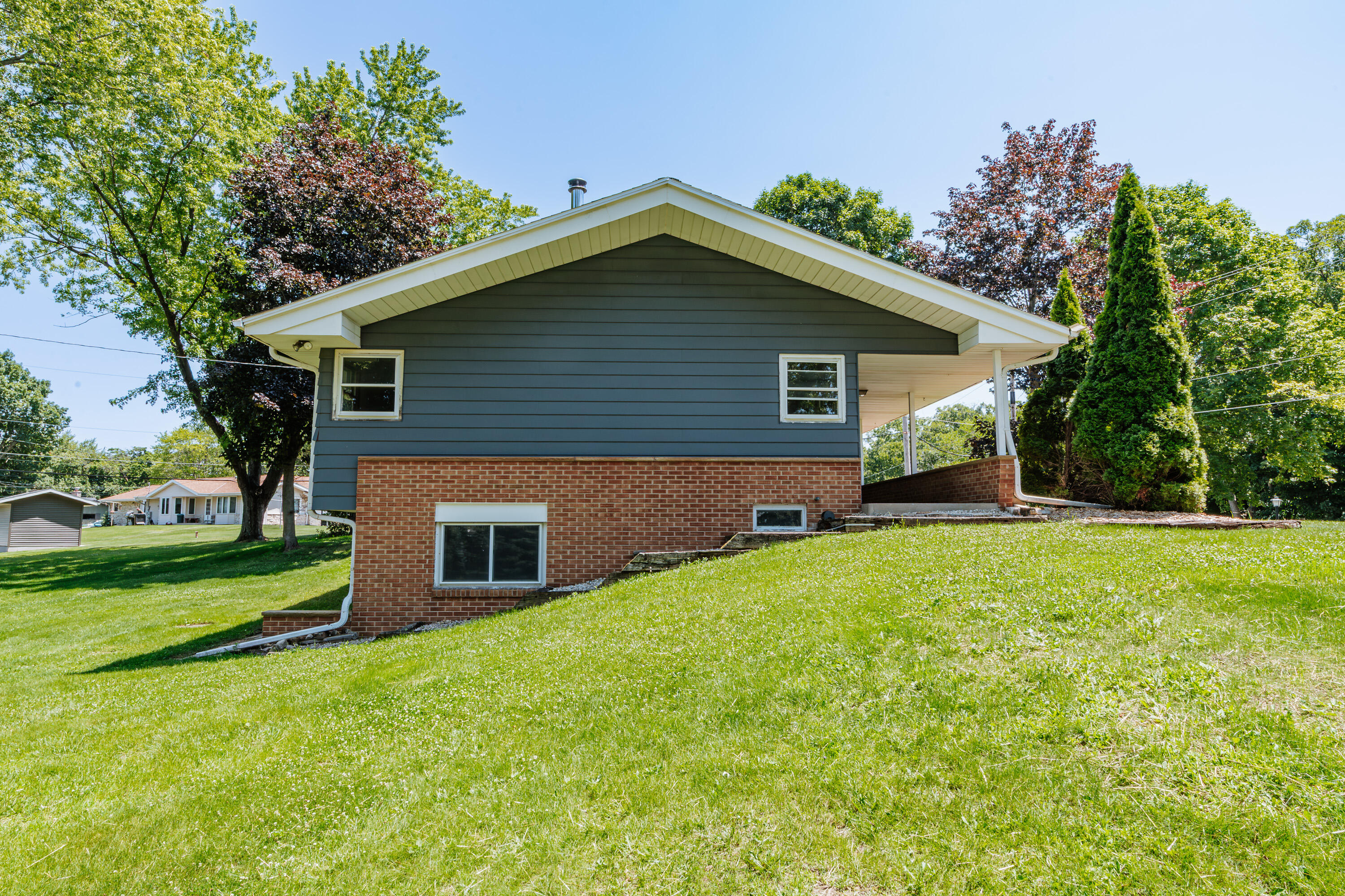 21670 West Glengarry Road New Berlin, WI 53146 - Photo 38 of 50 Exposed Lower Level
