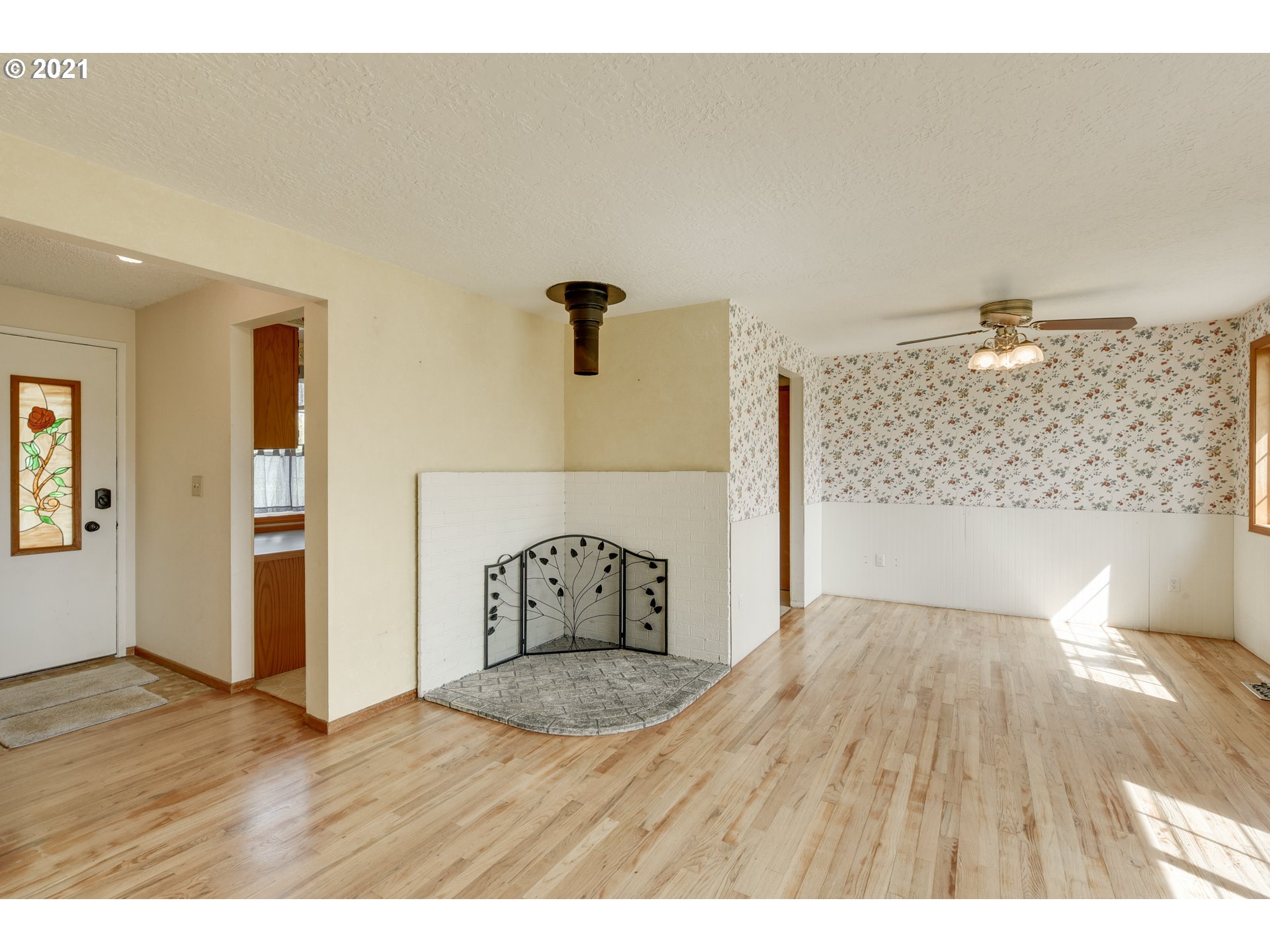 11180 Beutel Road Oregon City, OR 97045 - Photo 4 of 22 Gallery Image 4