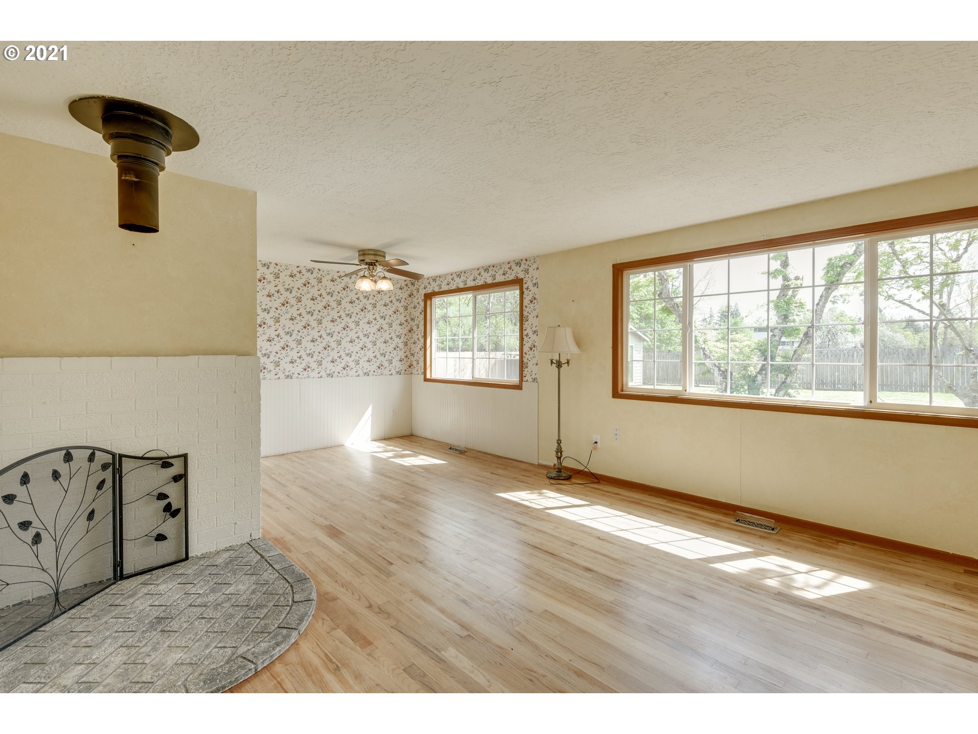 11180 Beutel Road Oregon City, OR 97045 - Photo 5 of 22 Gallery Image 5