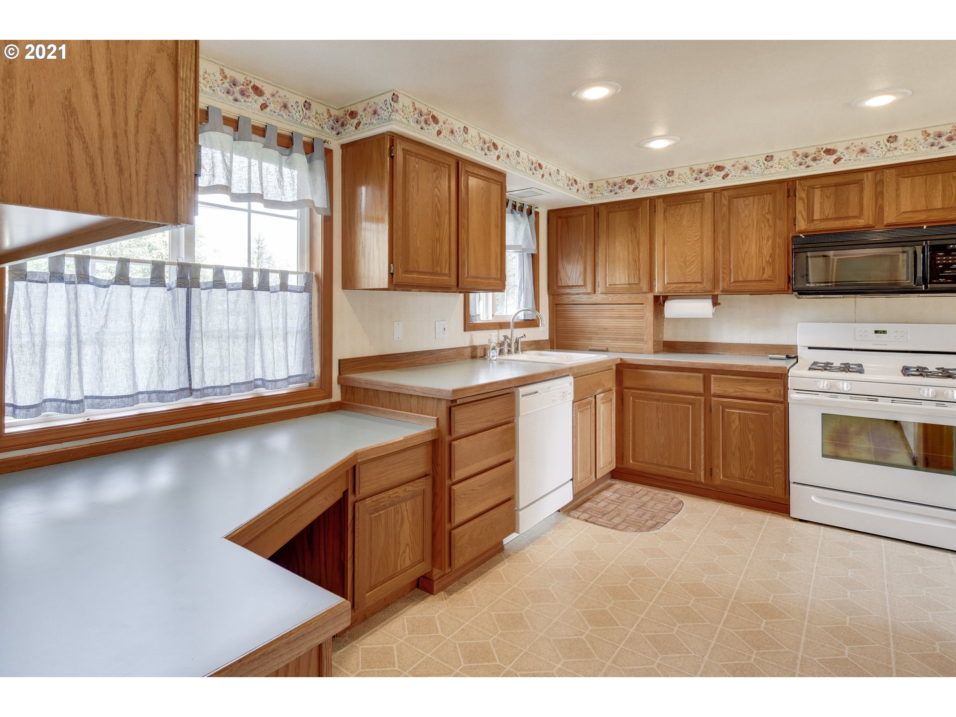 11180 Beutel Road Oregon City, OR 97045 - Photo 9 of 22 Gallery Image 9