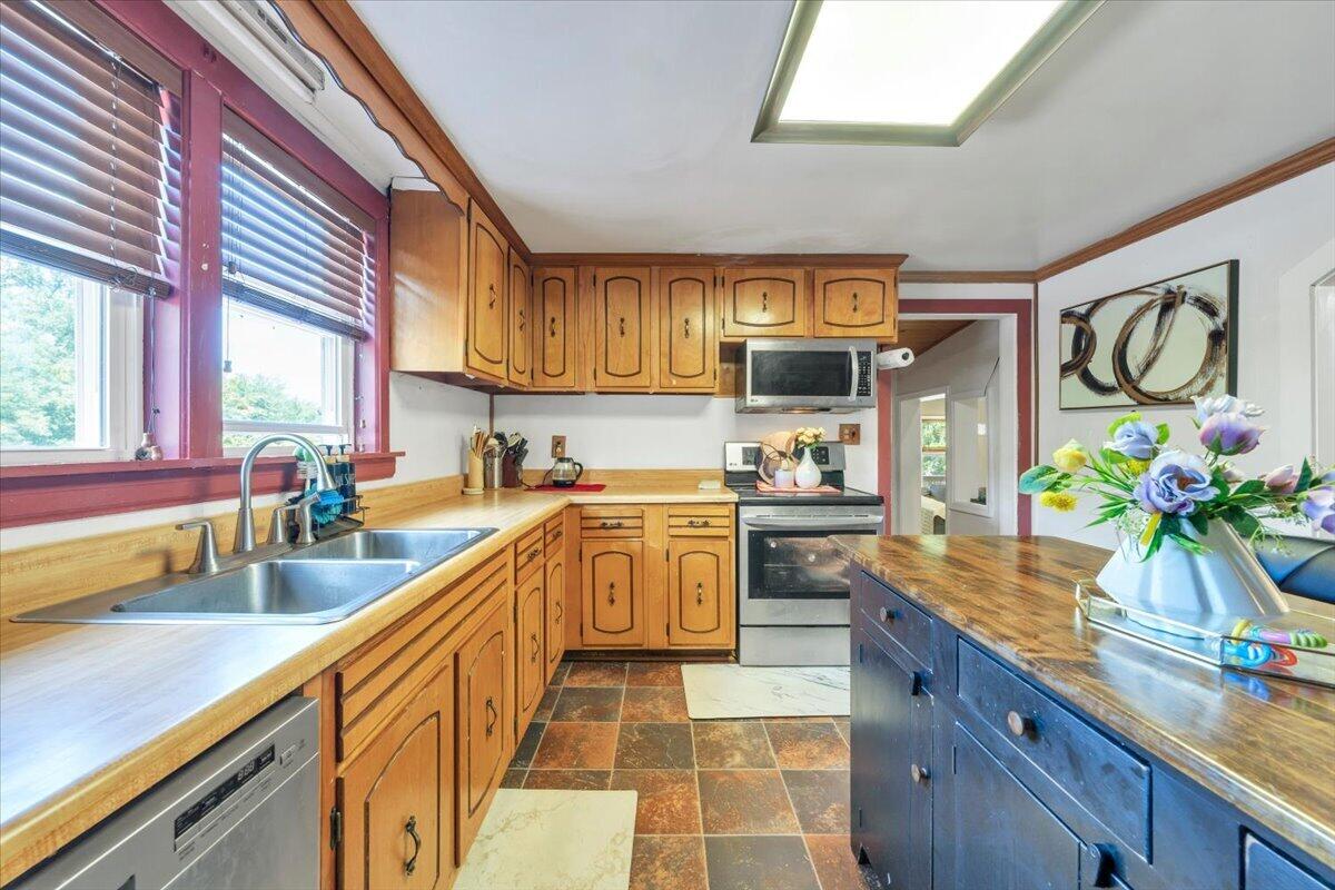 2412 Quarterwood Road Montvale, VA 24122 - Photo 17 of 55 17-MIB09475