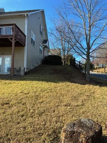 a view of a house with a yard