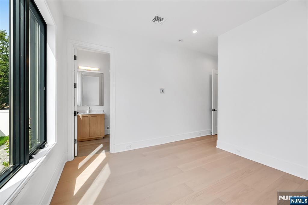 190 Denver Road Paramus, NJ 07652 - Photo 24 of 49 Gallery Image 24