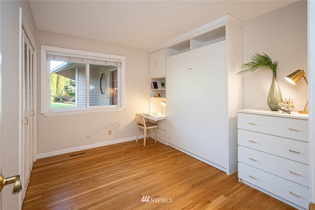 25826 75th Avenue Southwest Vashon, WA 98070 - Photo 13 of 31