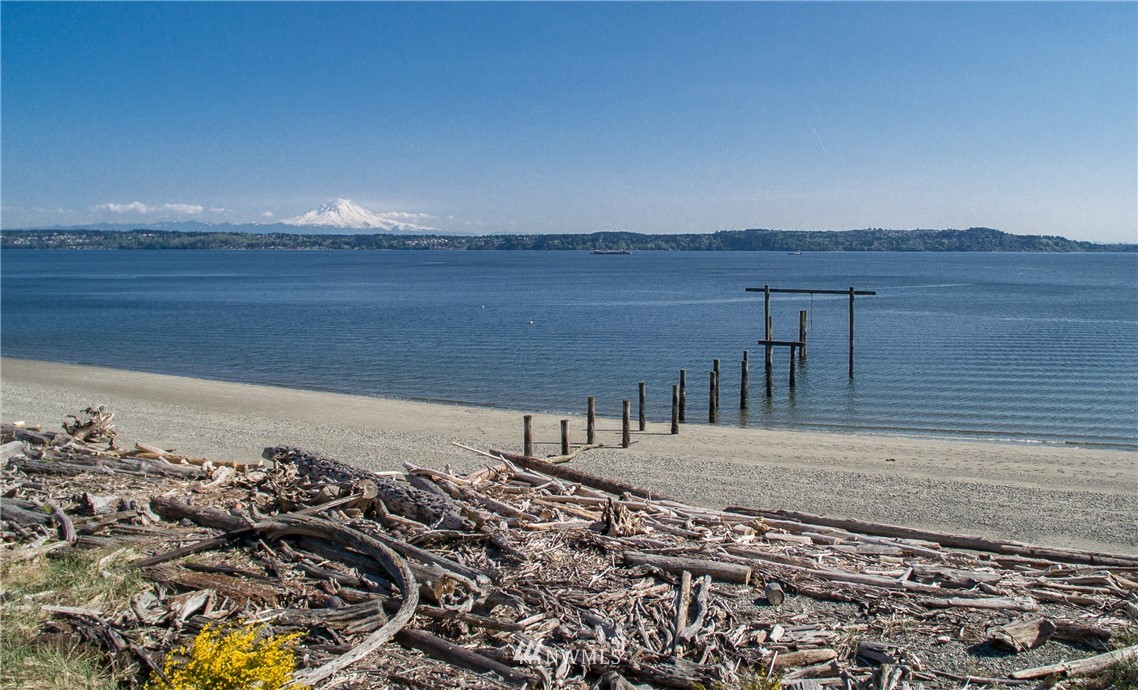 25826 75th Avenue Southwest Vashon, WA 98070 - Photo 3 of 31