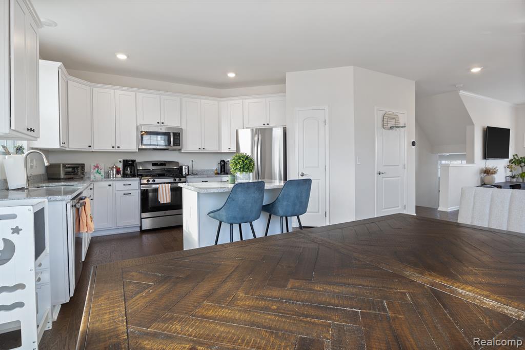 49549 Cherry Hill Road Canton, MI 48188 - Photo 10 of 36 Gallery Image 10