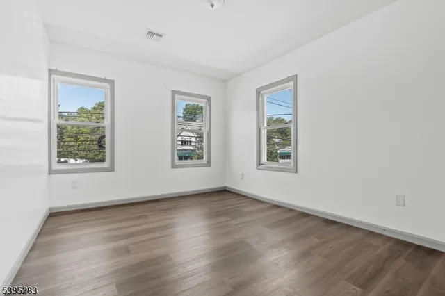 $2,400 | 143 Valley Road, Unit 2L, Montclair, NJ 07042