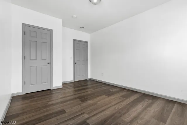 $2,400 | 143 Valley Road, Unit 2L, Montclair, NJ 07042