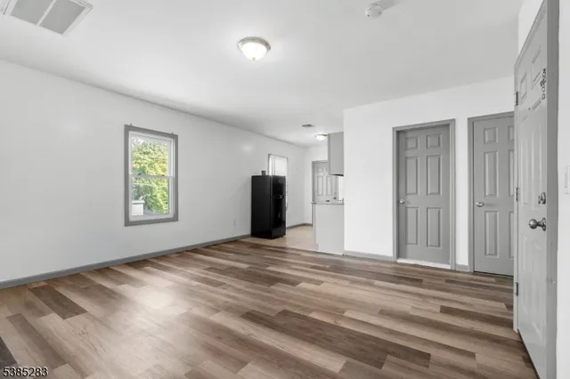 $2,400 | 143 Valley Road, Unit 2L, Montclair, NJ 07042