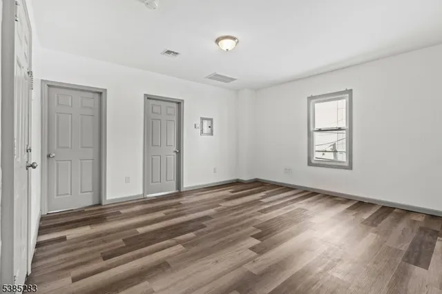 $2,400 | 143 Valley Road, Unit 2L, Montclair, NJ 07042