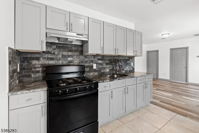 $2,400 | 143 Valley Road, Unit 2L, Montclair, NJ 07042