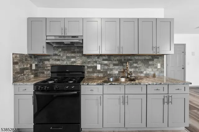 $2,400 | 143 Valley Road, Unit 2L, Montclair, NJ 07042