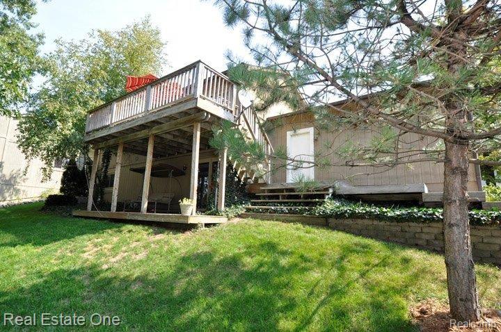 535 Glenwyth Road Brighton, MI 48116 - Photo 20 of 20 Rear Deck Walkout