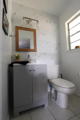 a view of a house with backyard