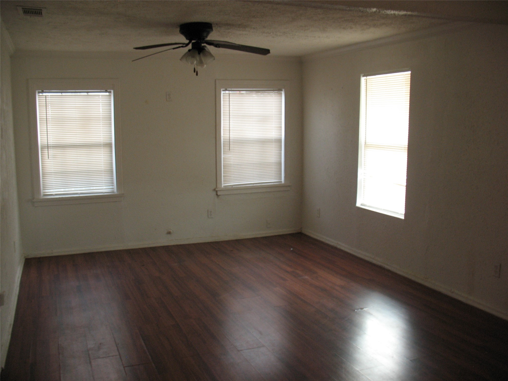 2610 Scott Street Houston, TX 77004 - Photo 2 of 10 an empty room with wooden floor and windows