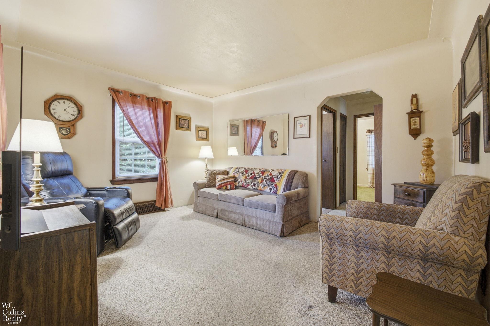 2446 Harvard Road Berkley, MI 48072 - Photo 5 of 33