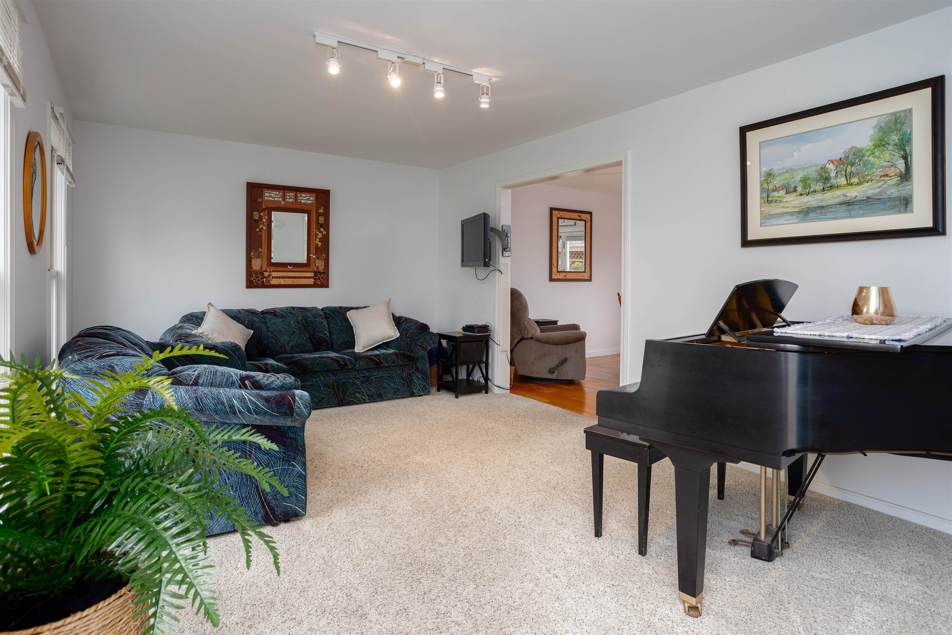 266 Isham Circle Williston, VT 05495 - Photo 2 of 60