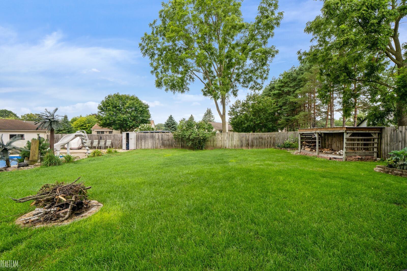 51701 Romeo Plank Road Macomb, MI 48042 - Photo 24 of 58 50176861-6CD42BFE-2C9C-4664-9FBE-AF0075315315.JPG