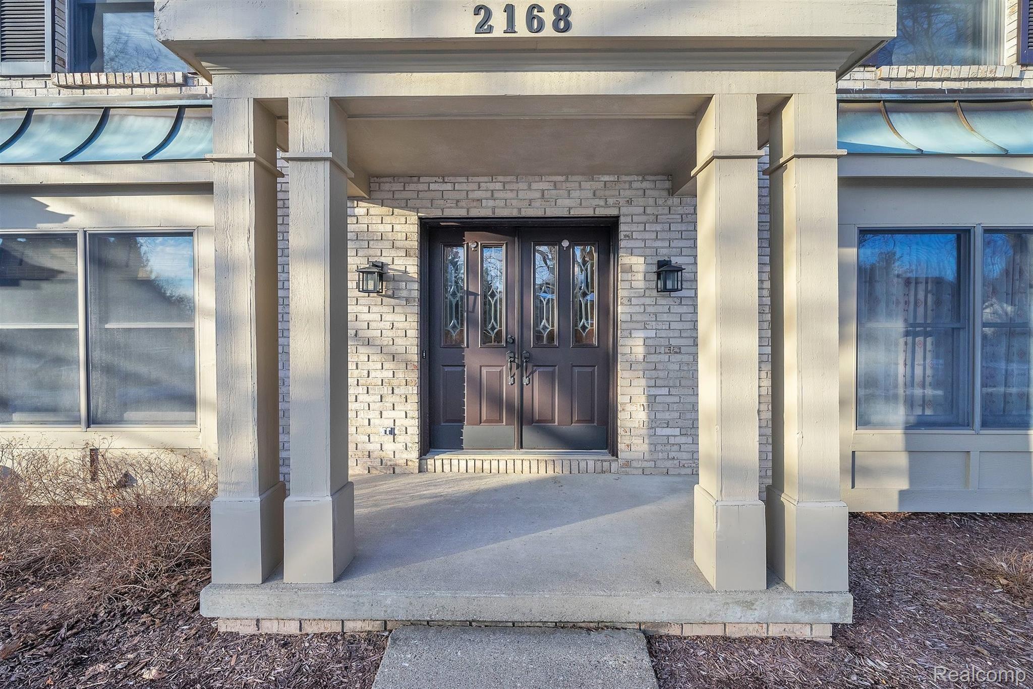05-2168 Woodfield Rd-windowstill-real-estate-photography-5.jpg