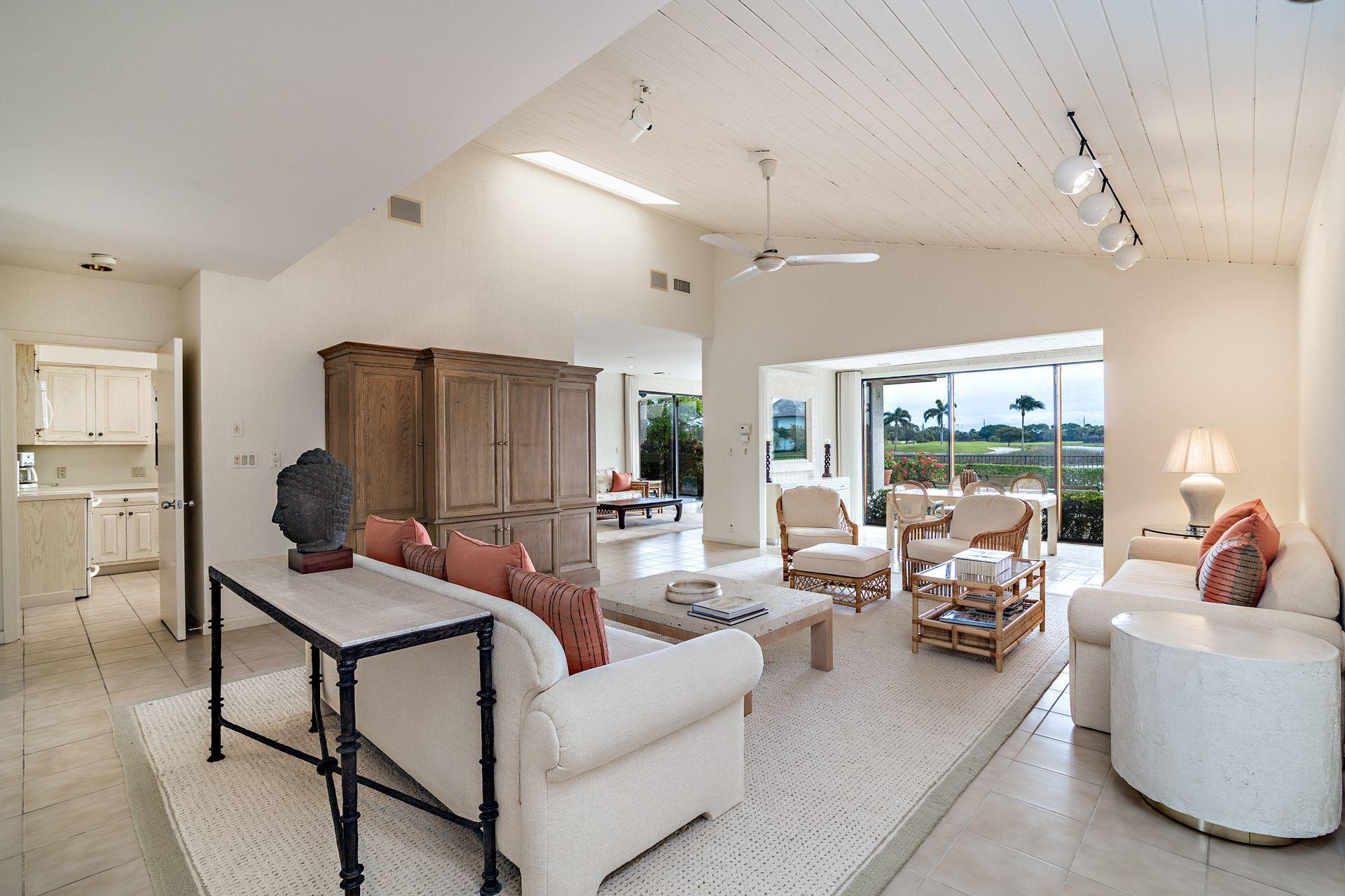 20482 Linksview Drive Boca Raton, FL 33434 - Photo 7 of 32 3
