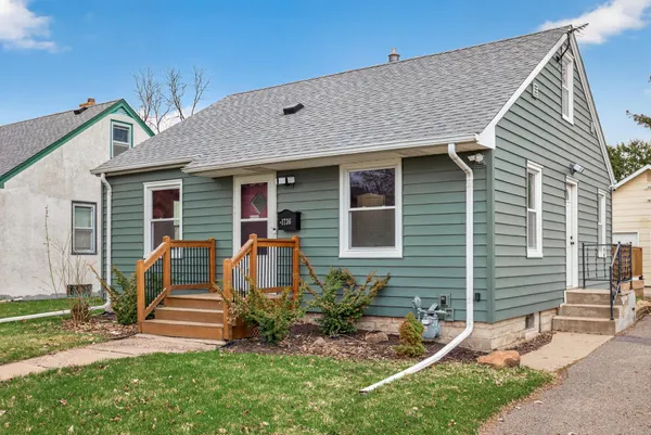$265,000 | 1736 Montana Avenue East, St. Paul, MN 55106
