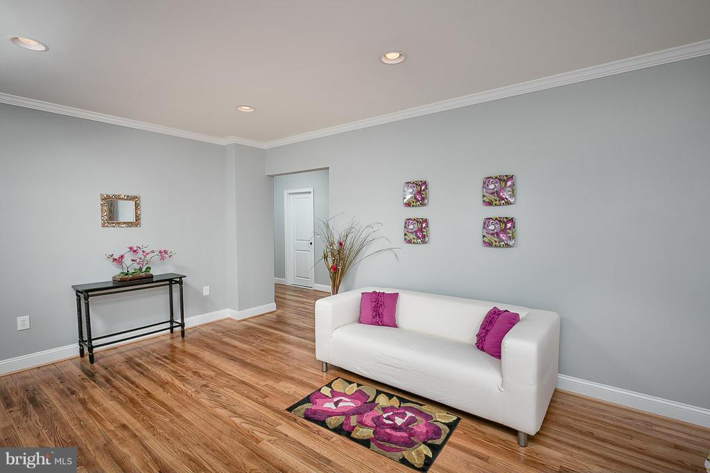 6525 Ridge Road Baltimore, MD 21237 - Photo 8 of 30 Living Room