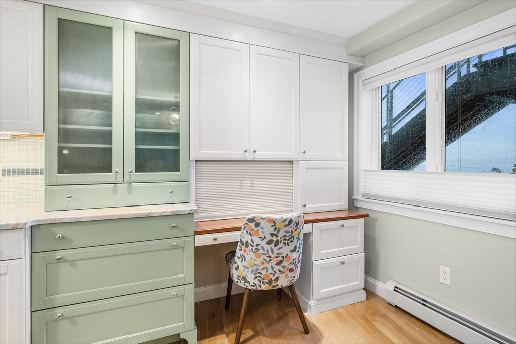 24 Lee Street, Unit B10 Marblehead, MA 01945 - Photo 22 of 33 a kitchen with a refrigerator and a stove